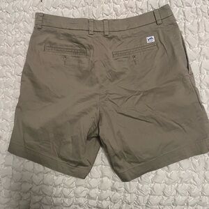 Men’s Southern Tide classic Fit short. Size 34!